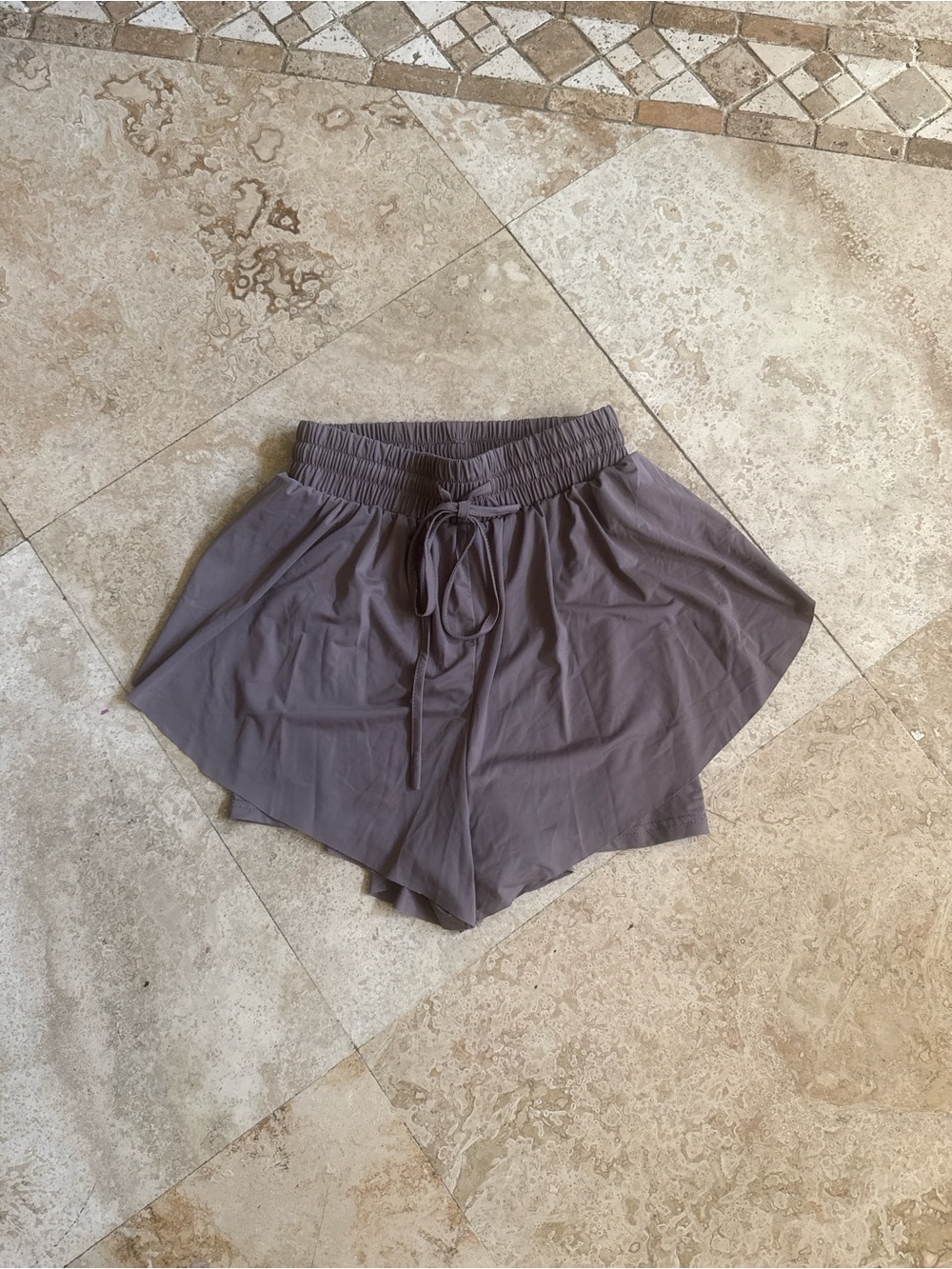 Altard state shorts size xs 
Great condition